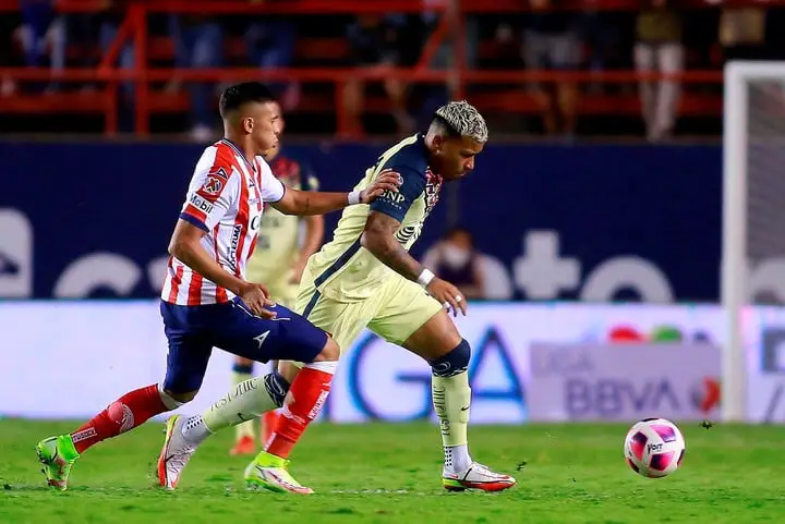 El colombiano de 28 años está jugando poco en América. (EFE)