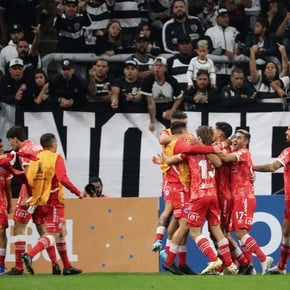 Triunfazo de Argentinos ante Corinthians en Brasil