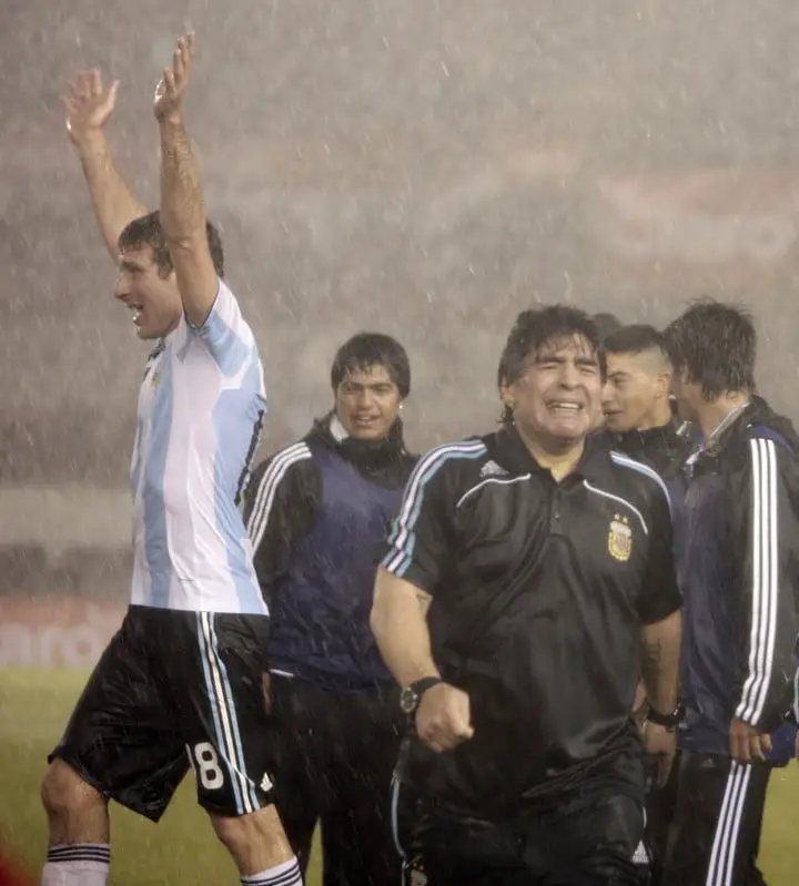 El festejo de Palermo y las lágrimas de emoción de Maradona en una noche épica.