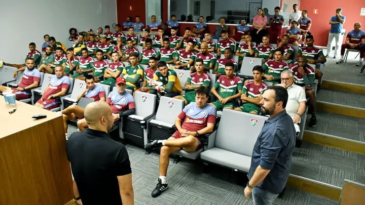 La reunión entre el plantel y los dirigentes de Fluminense. (Foto: Prensa Fluminense)