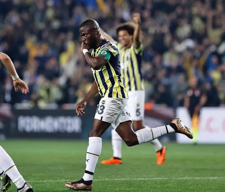 Con un gol de Enner, Fenerbahcce venció a Trabzonspor.