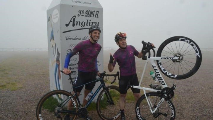 Scaloni completó otro desafío en bicicleta (La Nueva España).