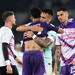 Video: el emotivo abrazo entre Lautaro Martínez y Nico González