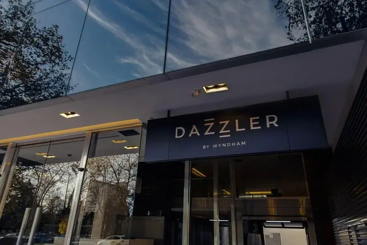 El hotel Dazzler fue inaugurado en La Plata a fines de 2022