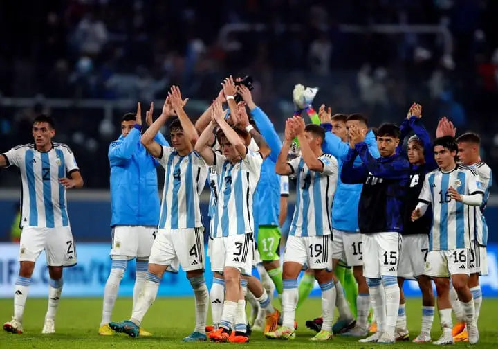 Argentina venció 2 a 1 a Uzbekistán.