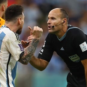 La nueva vida de Mateu Lahoz, el árbitro que hizo enojar a Lionel Messi en Qatar 2022