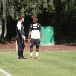 Fotos y video: así fue el primer día de entrenamiento de Moisés Caicedo en Chelsea