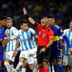 Video: la jugada que pasó inadvertida y que todo Boca pidió ¡penal!