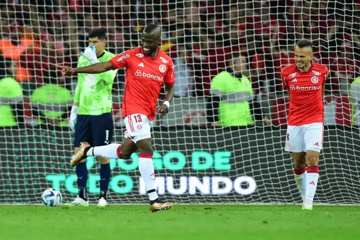 Enner Valencia celebra su segundo gol para Internacional contra Bolívar (EFE).