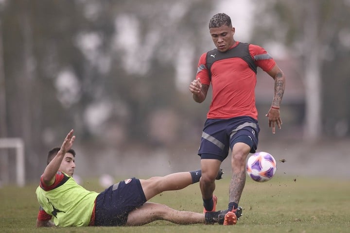 Ayrton Costa, en la práctica del Rojo. (Foto: Prensa Independiente)