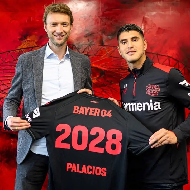 Palacios renovó con Bayer Leverkusen.