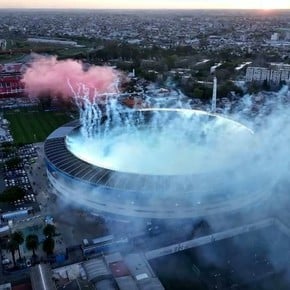 Video: el impactante recibimiento a dos canchas en Racing-Independiente