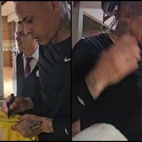 Video: la reacción del Loco Alvez cuando le pidieron firmar una "camiseta" de Liga de Quito