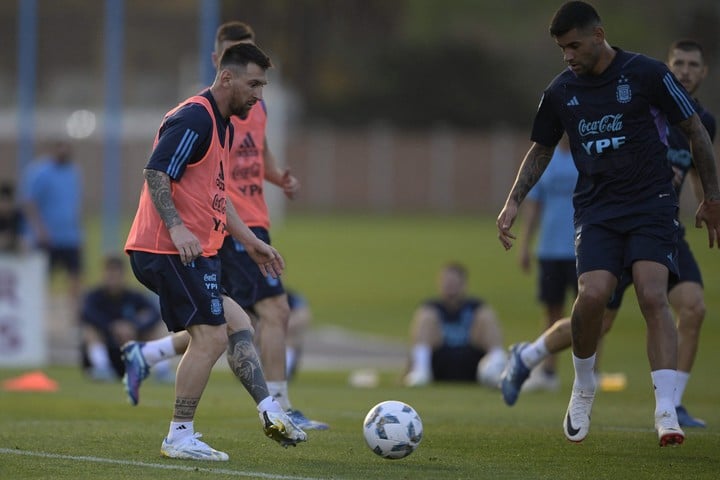 Messi y Cuti, en Ezeiza. (AFP)