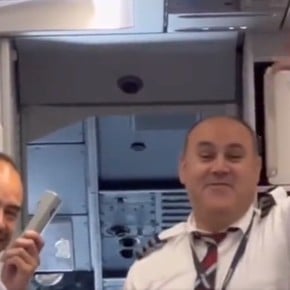 Video: el capitán del avión era hincha de River y los de Boca lo gastaron