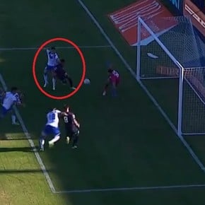 Video: el polémico gol anulado a Talleres contra Vélez