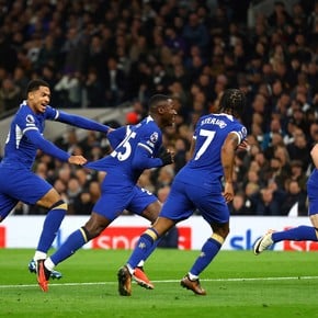 Video: a Moisés Caicedo le anularon su primer gol en el Chelsea