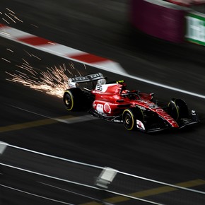 Insólito accidente en la Fórmula 1: se rompió un Ferrari por la tapa de una alcantarilla 